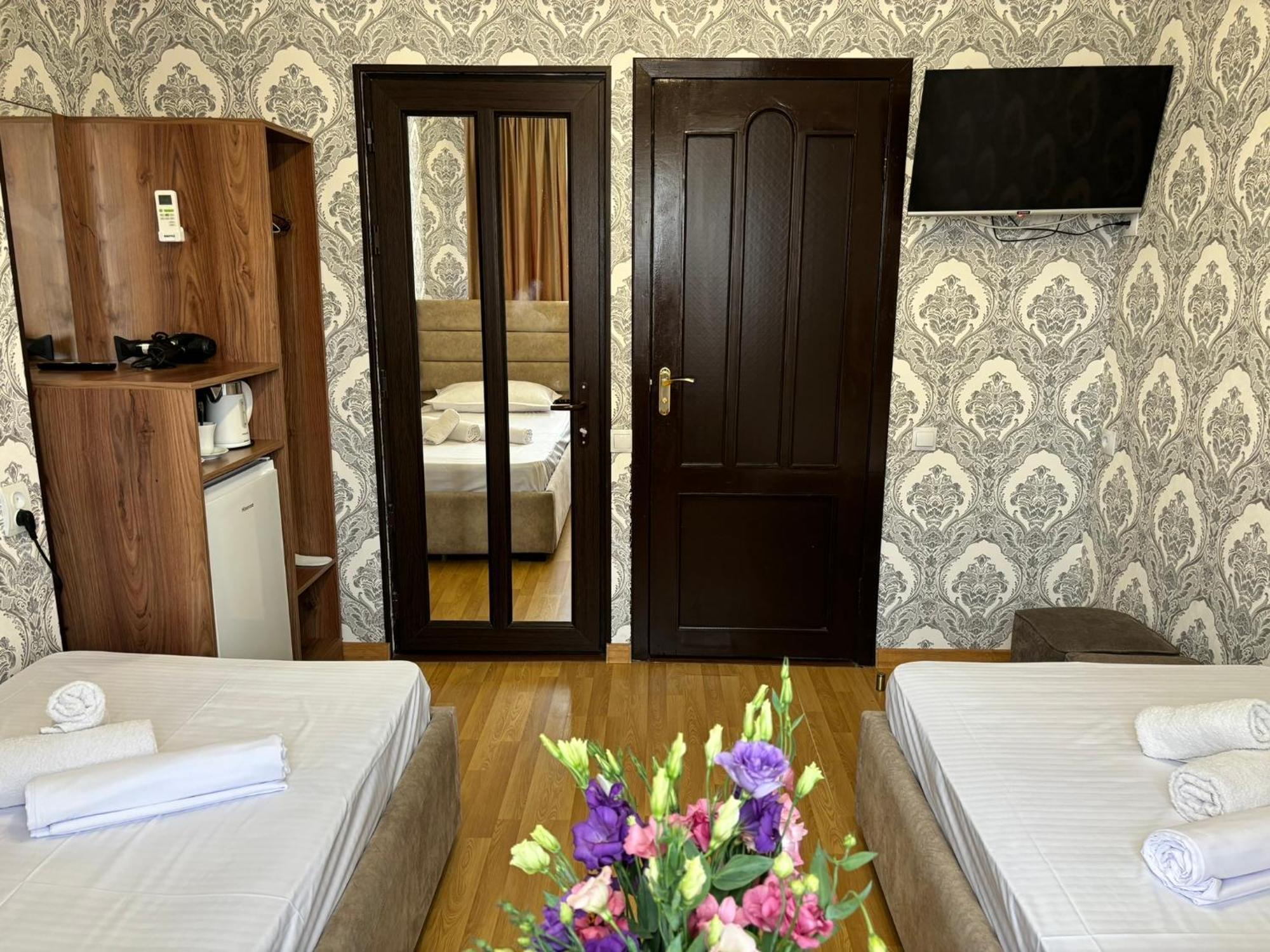 Styopa Hotel Erivan Exterior foto
