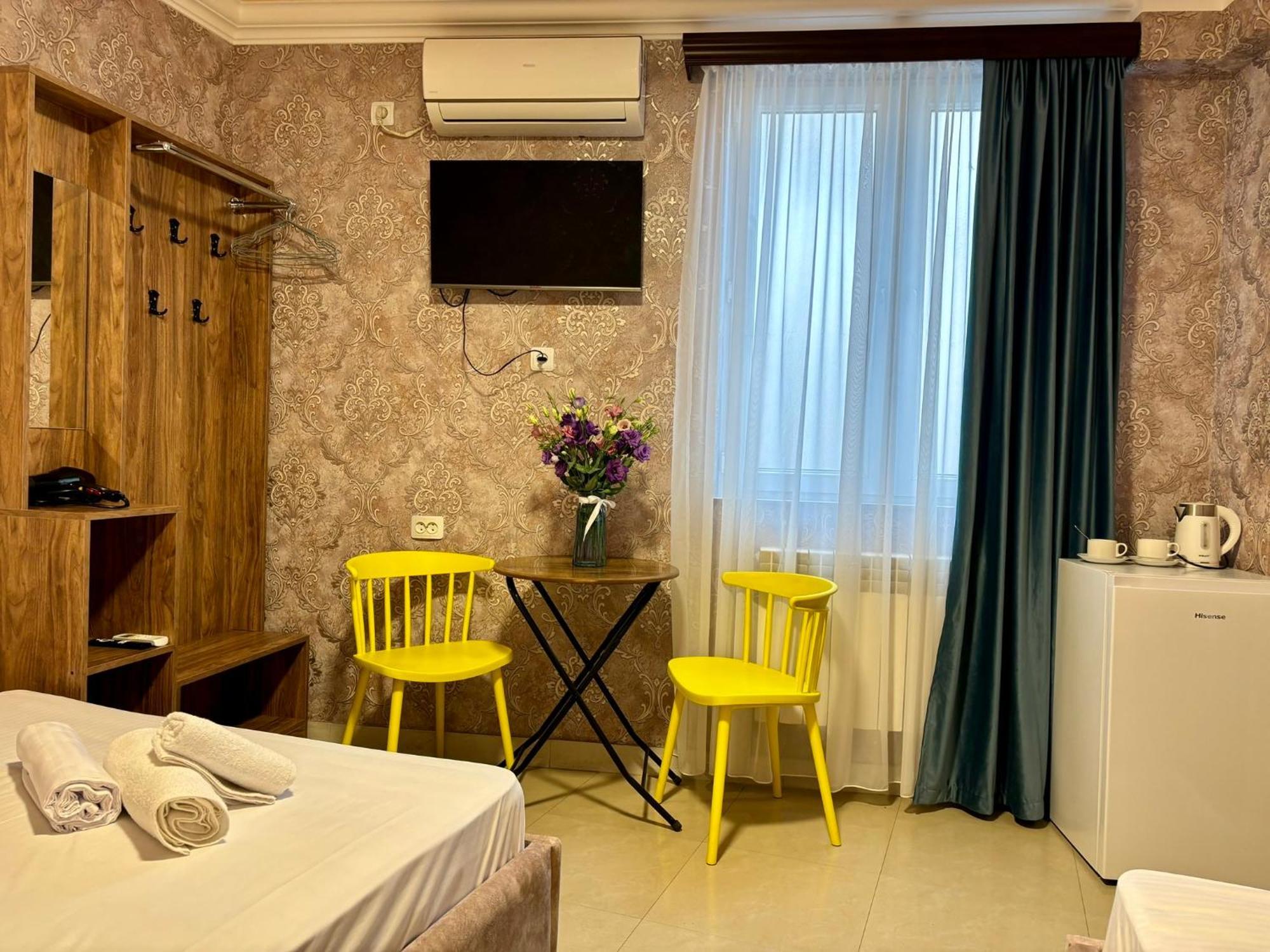 Styopa Hotel Erivan Exterior foto