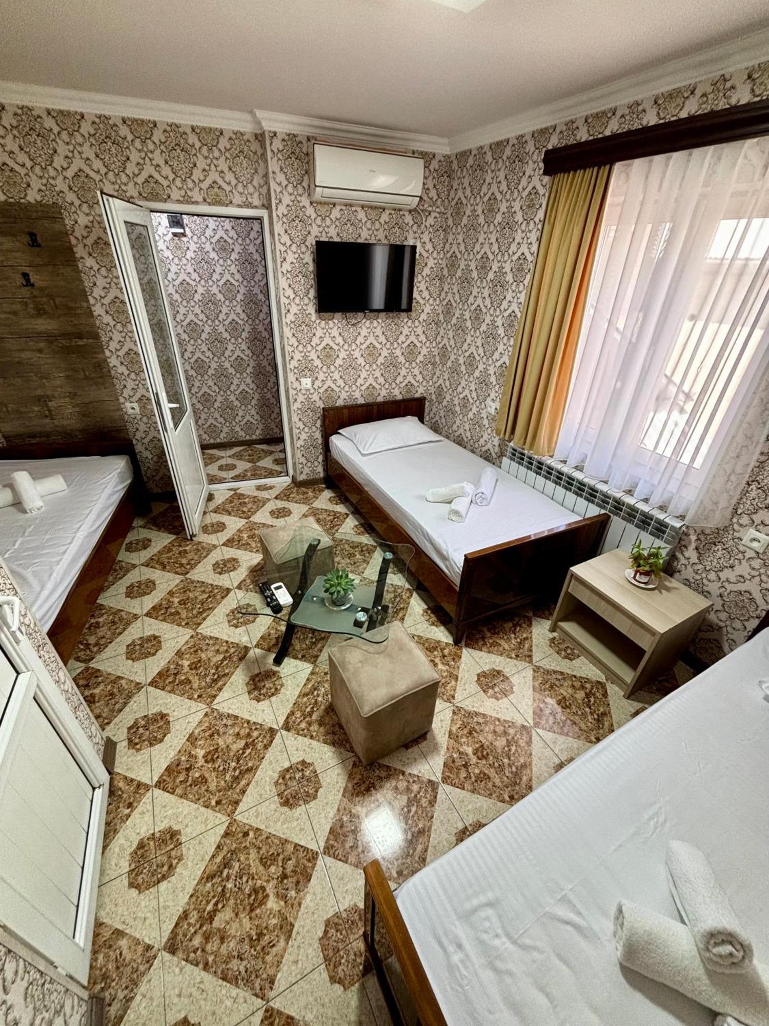 Styopa Hotel Erivan Exterior foto